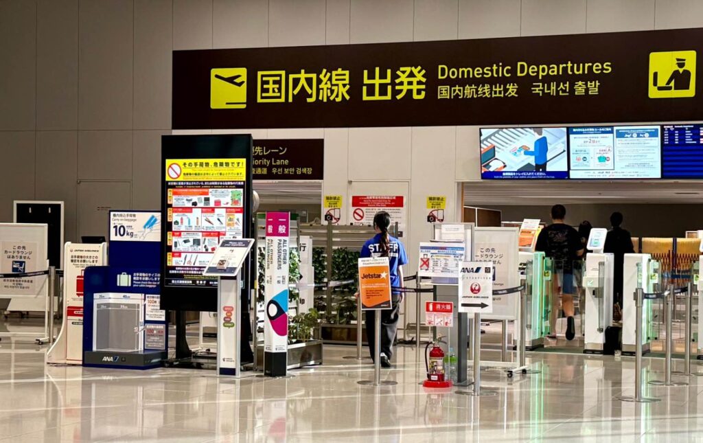 関空の第1ターミナル国内線の出発ロビー