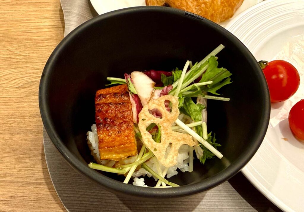 うな丼のアップ。